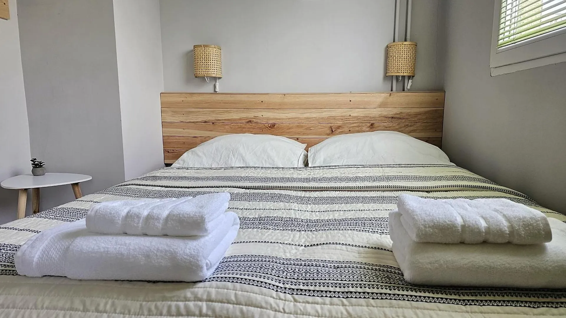 Cozy Boho Small Apartment 소피아 0*,